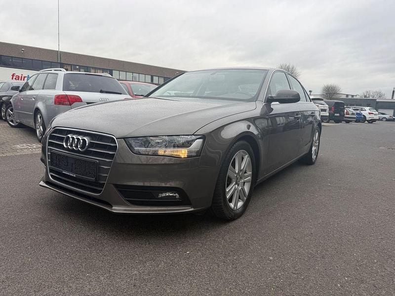 Gebraucht Audi A4 Ambiente 170 PS (125 kW) 2012 Grau Limousine