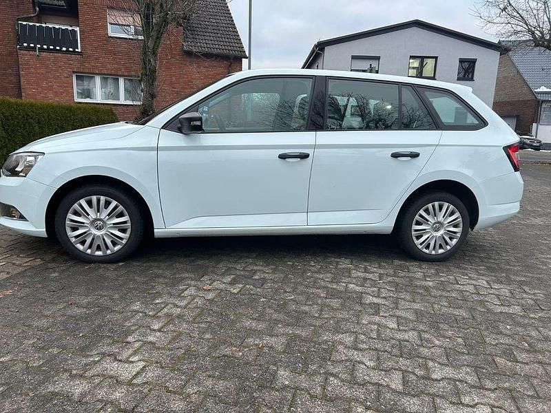 Weiß Gebraucht 2017 Skoda Fabia Active Kombi | 6.800 € (Guter Preis) - Bild 1/4
