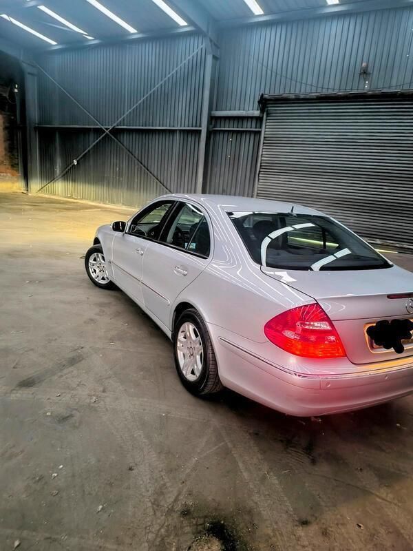 Silber Gebraucht 2005 Mercedes E280 Limousine | 2.800 € (Superpreis) - Bild 1/4