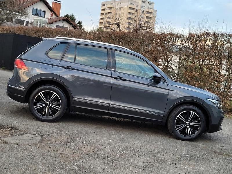 Gebraucht VW Tiguan Active 150 PS (110 kW) 2021 Grau SUV