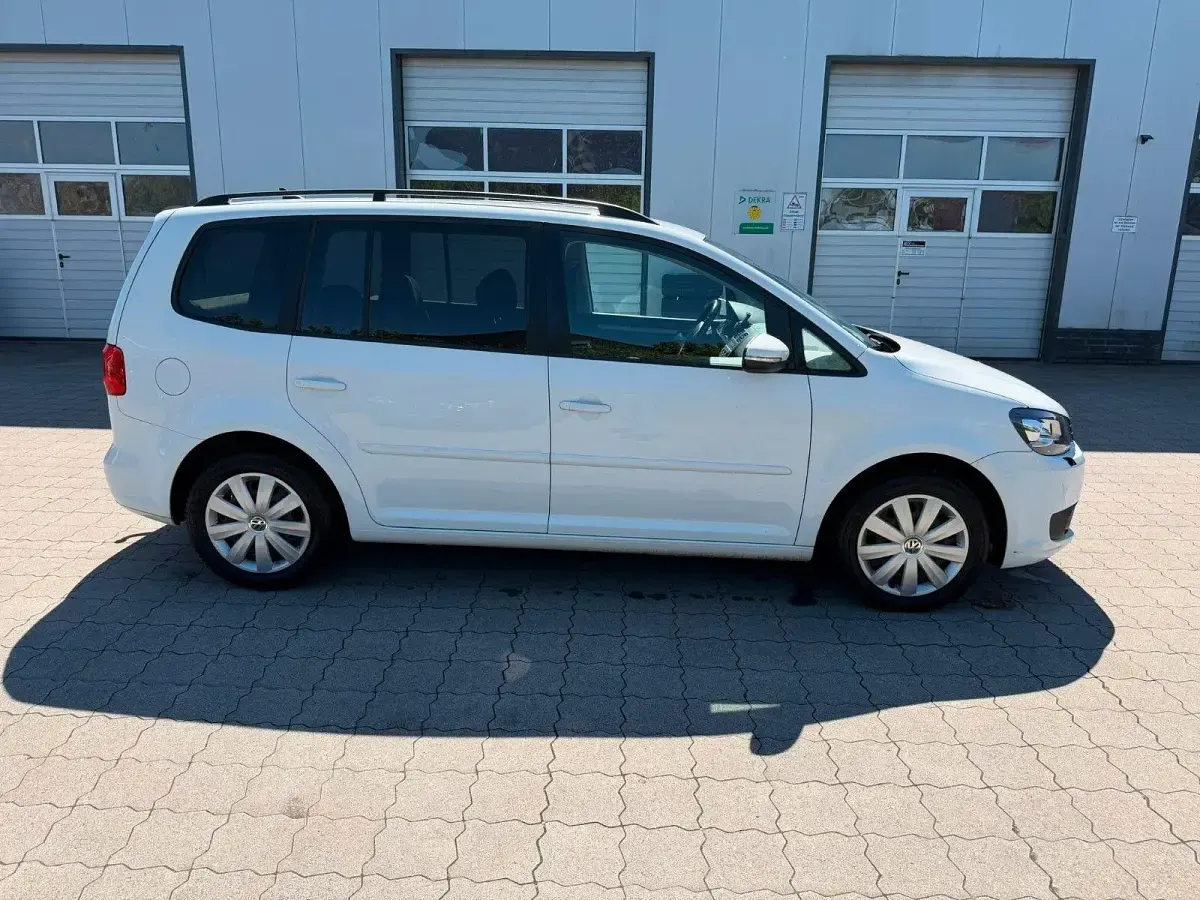 Gebraucht VW Touran Comfortline 105 PS (77 kW) 2015 Weiß Van / Kleinbus
