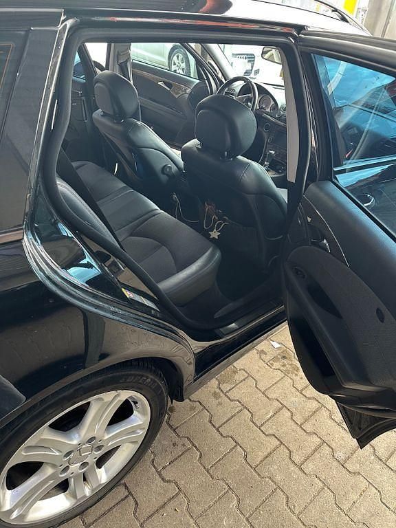 Gebraucht Mercedes E220 Avantgarde 170 PS (125 kW) 2008 Schwarz Limousine