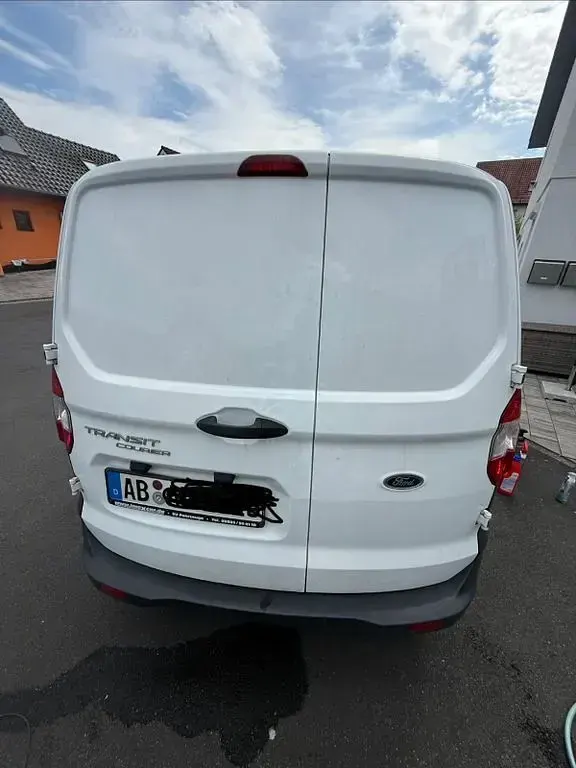 Gebraucht Ford Courier 101 PS (74 kW) 2021 Weiß Van / Kleinbus
