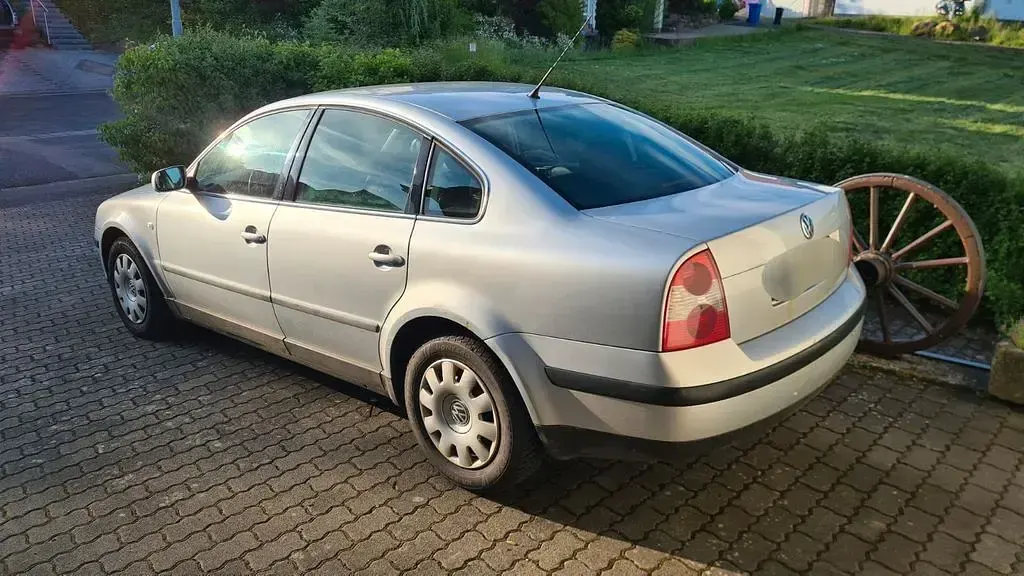 Gebraucht VW Passat Family 116 PS (85 kW) 2002 Silber Limousine