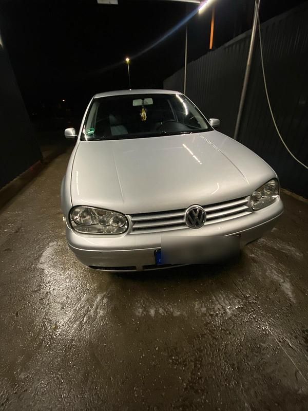 Grau Gebraucht 2003 VW Golf IV Kleinwagen | 1.100 € (Fairer Preis) - Bild 1/4