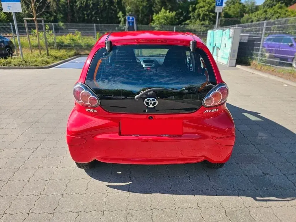 Gebraucht Toyota Aygo 68 PS (50 kW) 2014 Rot Kleinwagen