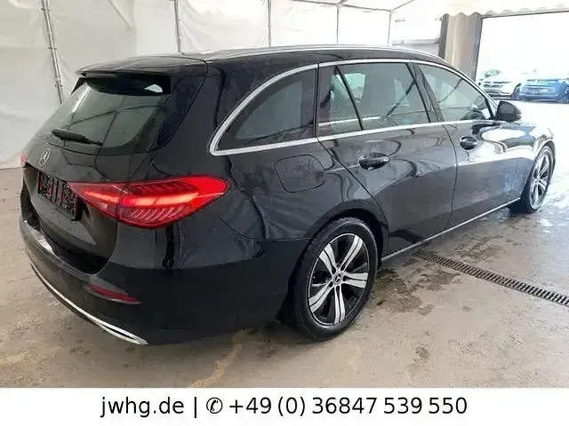 Gebraucht Mercedes C200 Avantgarde 163 PS (119 kW) 2022 Schwarz Kombi