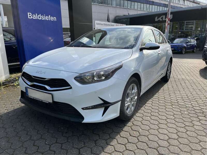 (wd) casa white s Neu 2025 Kia Ceed 4 Limousine | 25.472 € (Guter Preis) - Bild 1/4