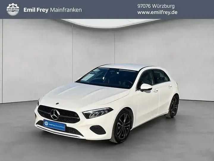 Weiß Gebraucht 2024 Mercedes A180 Advanced Plus Kleinwagen | 26.950 € (Superpreis) - Bild 1/4