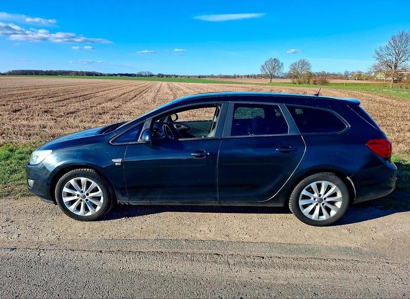 Gebraucht Opel Astra 156 PS (114 kW) 2012 Schwarz Kombi
