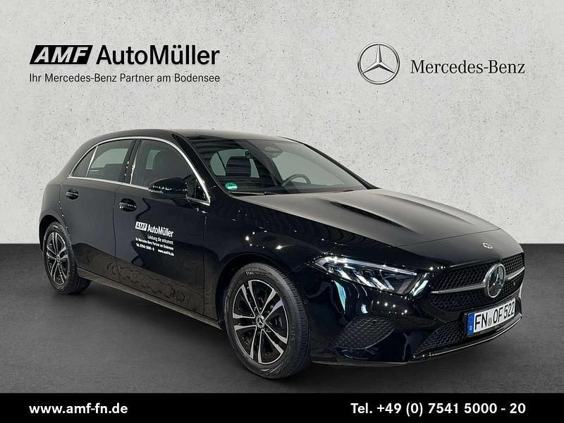 Lack kosmosschwarz Gebraucht 2023 Mercedes A180 Advanced Limousine | 28.400 € (Fairer Preis) - Bild 1/4