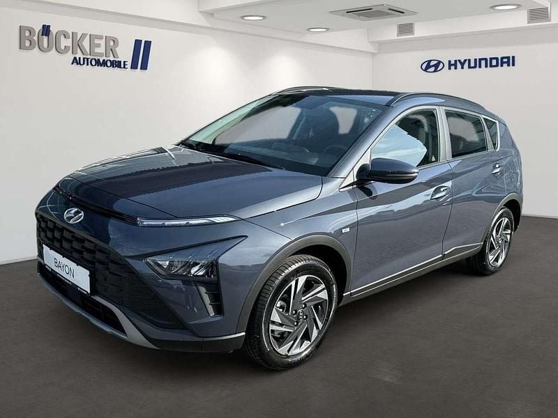 Grau metallic Gebraucht 2024 Hyundai Bayon Trend SUV | 16.680 € (Superpreis) - Bild 1/4