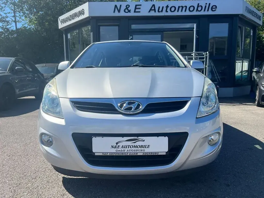 Gebraucht Hyundai i20 Classic 77 PS (56 kW) 2009 Silber Kleinwagen