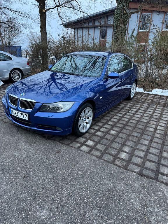 Gebraucht BMW 325 Sport Line 218 PS (160 kW) 2007 Blau Limousine
