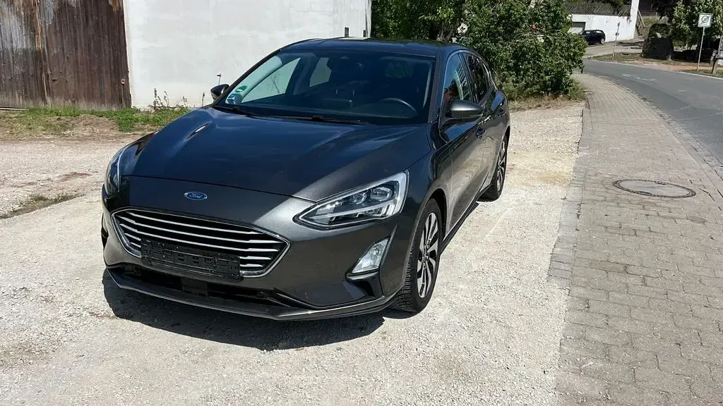 Gebraucht Ford Focus Cool & Connect 125 PS (91 kW) 2019 Grau Limousine