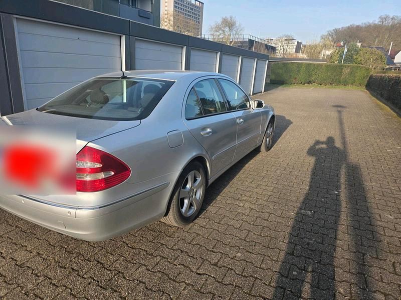 Gebraucht Mercedes 220 Elegance 150 PS (110 kW) 2006 Silber Limousine