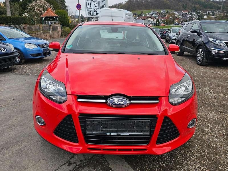Gebraucht Ford Focus Titanium 125 PS (91 kW) 2013 Racerot Kleinwagen