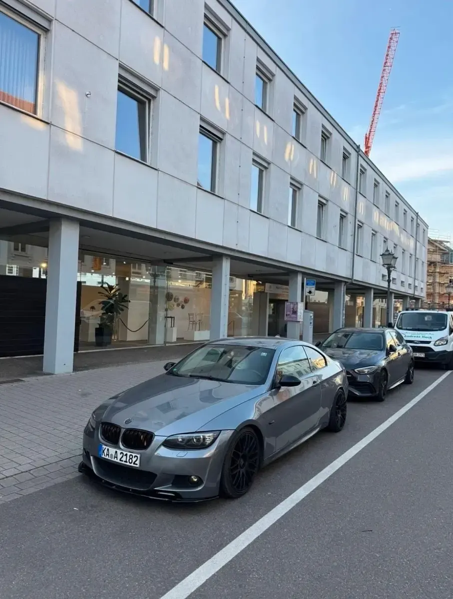 Gebraucht BMW 330 245 PS (180 kW) 2009 Grau Coupé