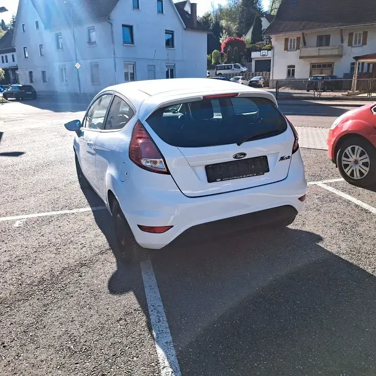 Gebraucht Ford Fiesta Titanium 82 PS (60 kW) 2017 Weiß Kleinwagen