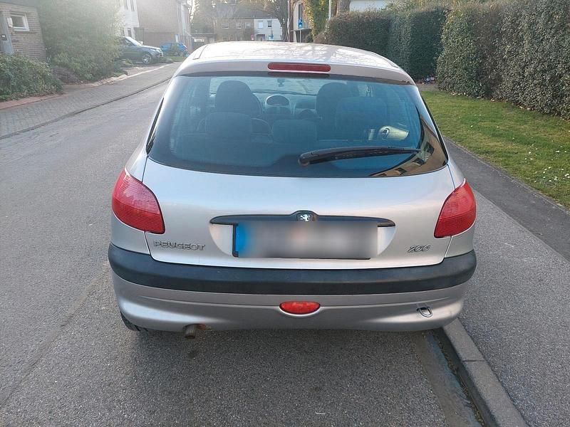 Gebraucht Peugeot 206 75 PS (55 kW) 2002 Silber Kleinwagen