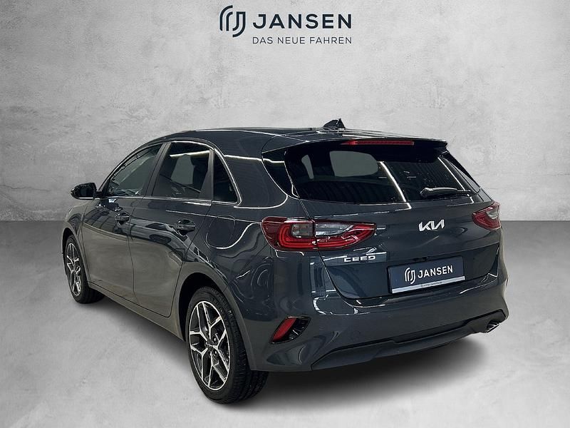 Neu Kia Ceed 140 PS (102 kW) 2026 Grau Kleinwagen