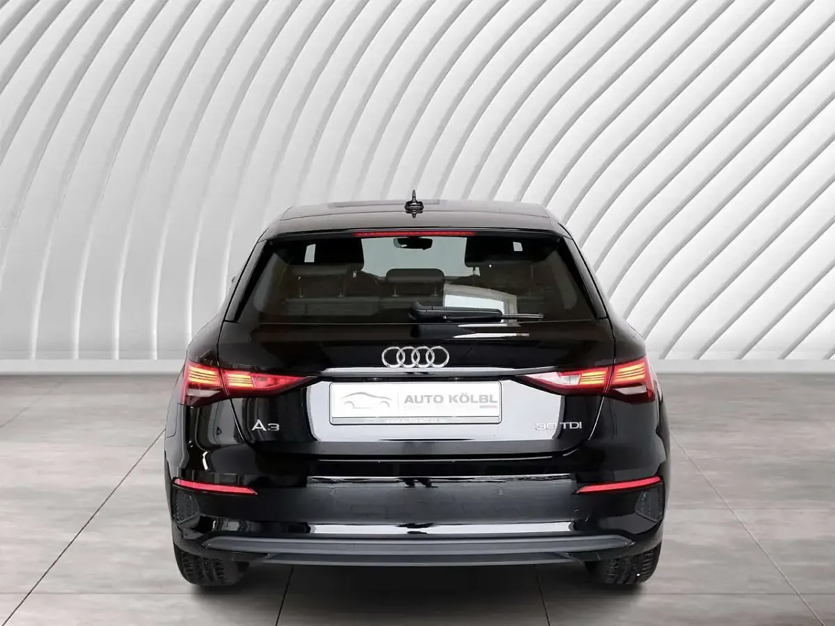 Gebraucht Audi A3 116 PS (85 kW) 2023 Brillantschwarz Limousine