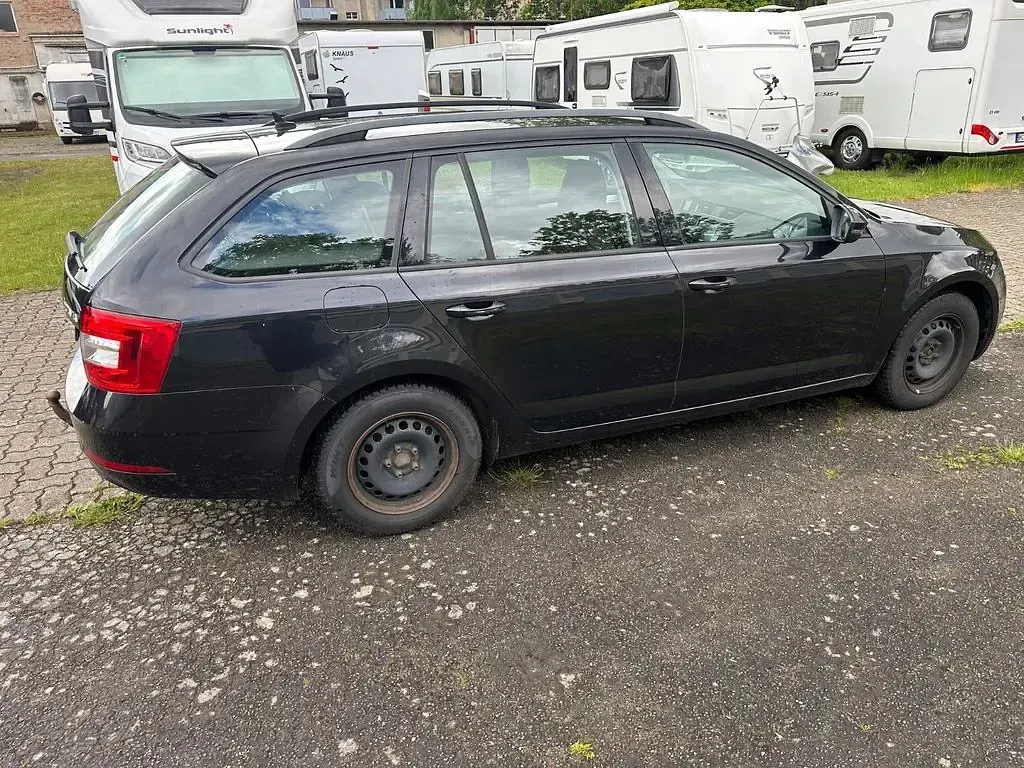 Gebraucht Skoda Octavia Ambition 116 PS (85 kW) 2018 Schwarz Kombi