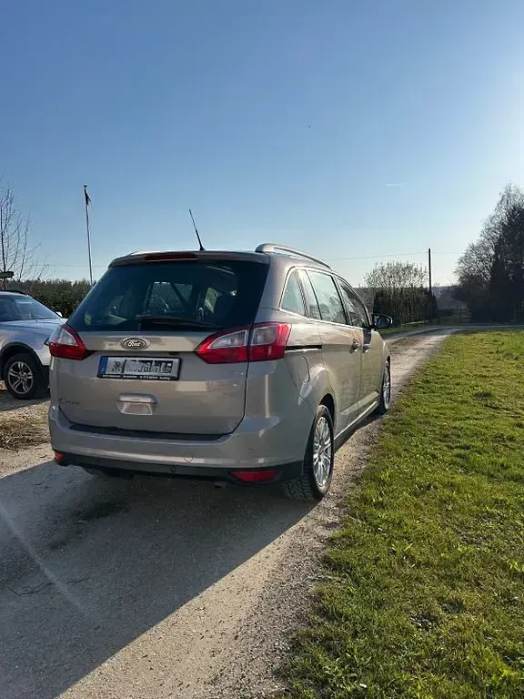 Używany Ford Grand C-Max Titanium 140 KM (102 kW) 2011 Srebrny Minivan
