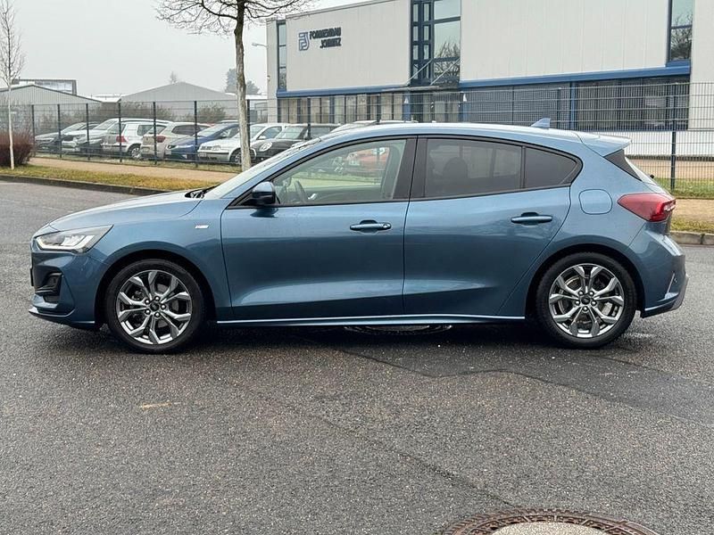 Gebraucht Ford Focus ST-Line 125 PS (91 kW) 2023 Blau Limousine