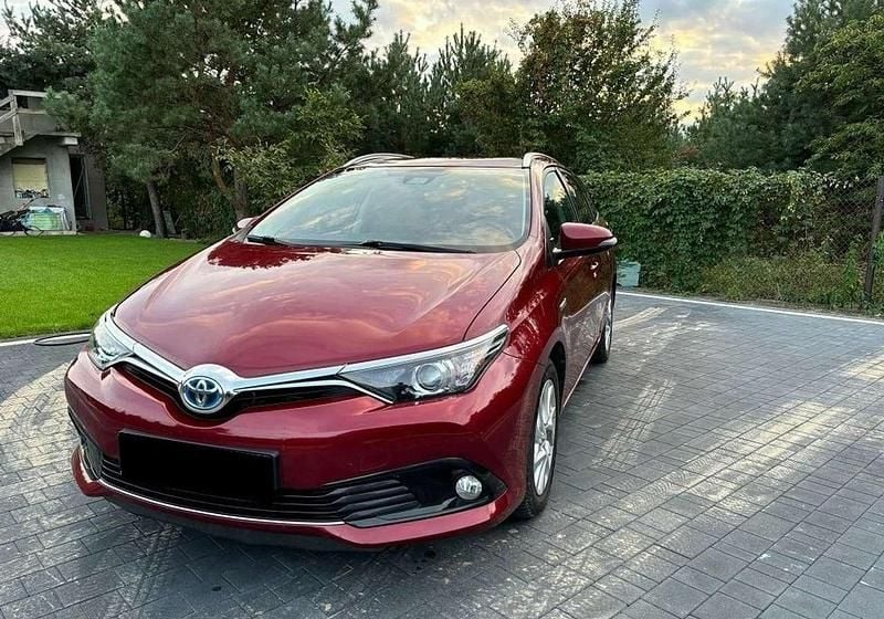 Rot Gebraucht 2017 Toyota Auris Hybrid Comfort Kombi | 12.000 € (Fairer Preis) - Bild 1/4