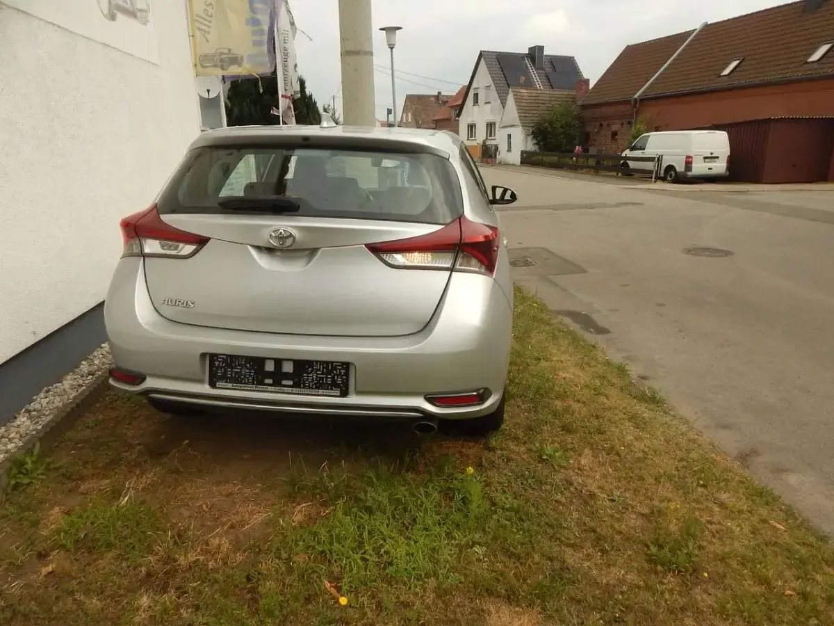 Gebraucht Toyota Auris Comfort 111 PS (81 kW) 2018 Silber Limousine