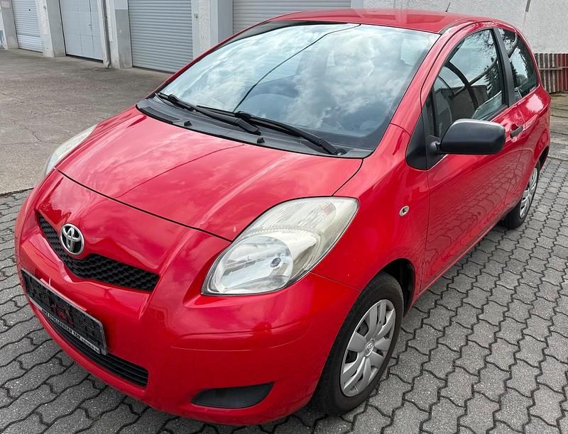 Gebraucht Toyota Yaris Basis 70 PS (51 kW) 2010 Rot Kleinwagen