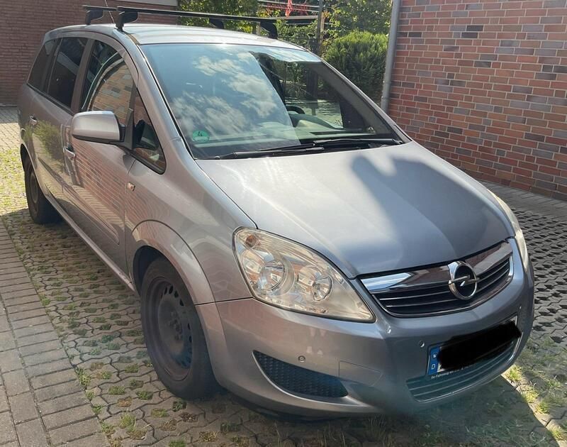 Silber Gebraucht 2010 Opel Zafira Edition Van / Kleinbus | 2.200 € (Guter Preis) - Bild 1/4