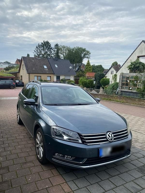 Grau Gebraucht 2011 VW Passat Kombi | 6.000 € (Superpreis) - Bild 1/4