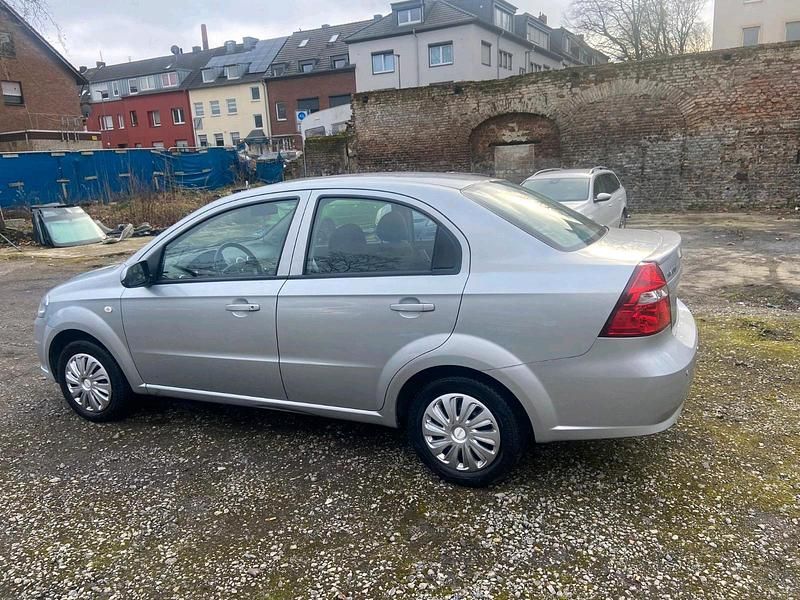 Gebraucht Chevrolet Aveo 85 PS (62 kW) 2011 Silber Limousine