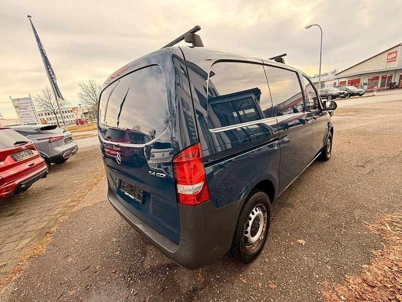 Second-hand Mercedes Vito 136 CP (100 kW) 2017 Albastru Van