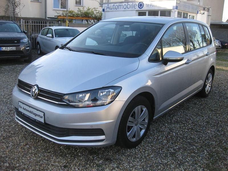 Silber Gebraucht 2017 VW Touran Trendline Van / Kleinbus | 13.200 € (Fairer Preis) - Bild 1/4