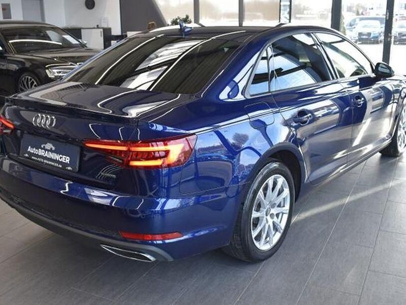 Gebraucht Audi A4 Sport 231 PS (169 kW) 2019 Blau Limousine