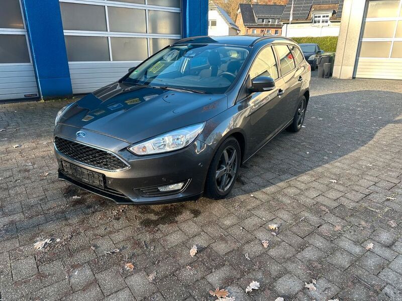 Grau Gebraucht 2016 Ford Focus Business Edition Limousine | 5.499 € (Fairer Preis) - Bild 1/4