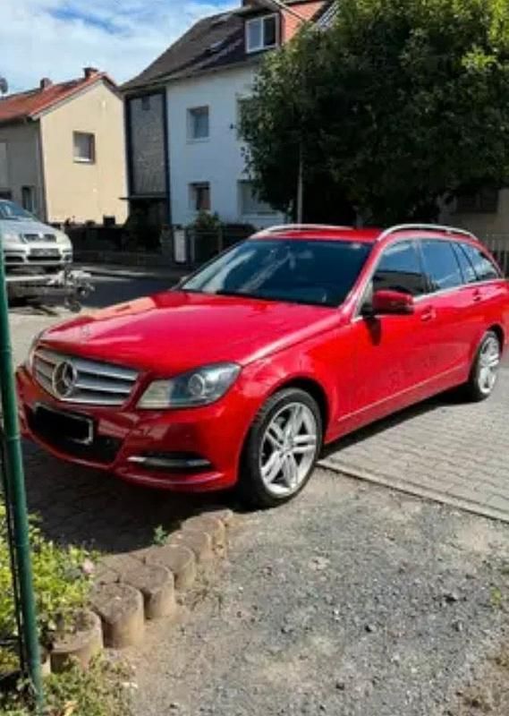 Gebraucht Mercedes C250 204 PS (150 kW) 2013 Rot Kombi