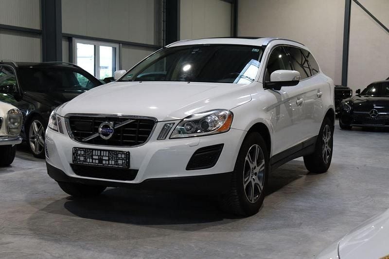 Weiß Gebraucht 2012 Volvo XC60 Summum SUV | 15.900 € (Teuer) - Bild 1/4