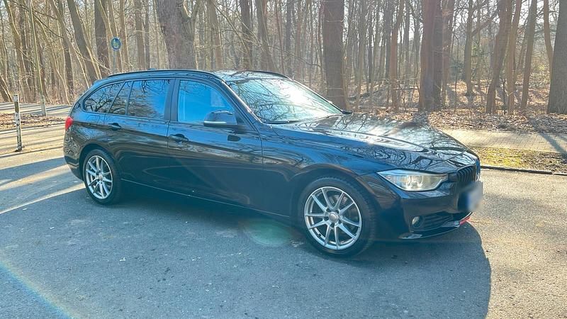 Gebraucht BMW 318 143 PS (105 kW) 2013 Schwarz Kombi