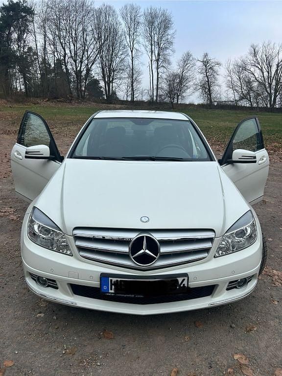 Weiß Gebraucht 2010 Mercedes C180 Elegance Limousine | 12.500 € (Teuer) - Bild 1/4