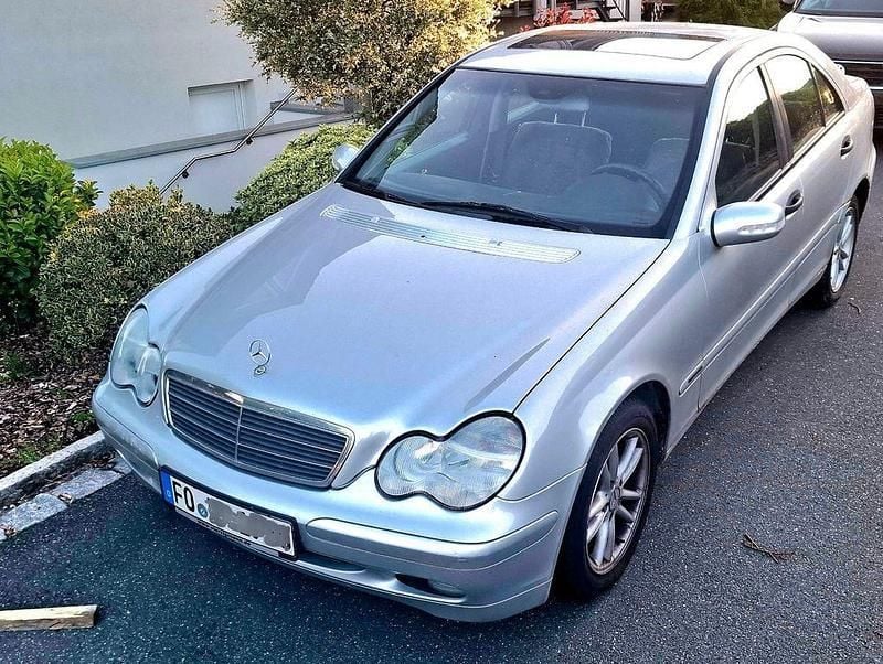 Grau Gebraucht 2002 Mercedes C180 Classic Limousine | 1.499 € (Superpreis) - Bild 1/4