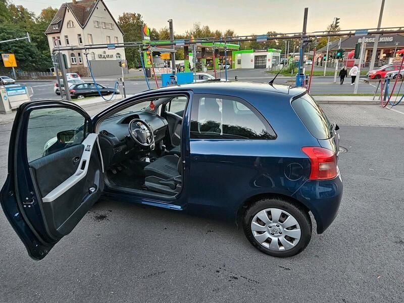Blau Gebraucht 2007 Toyota Yaris Limousine | 1.850 € (Fairer Preis) - Bild 1/4