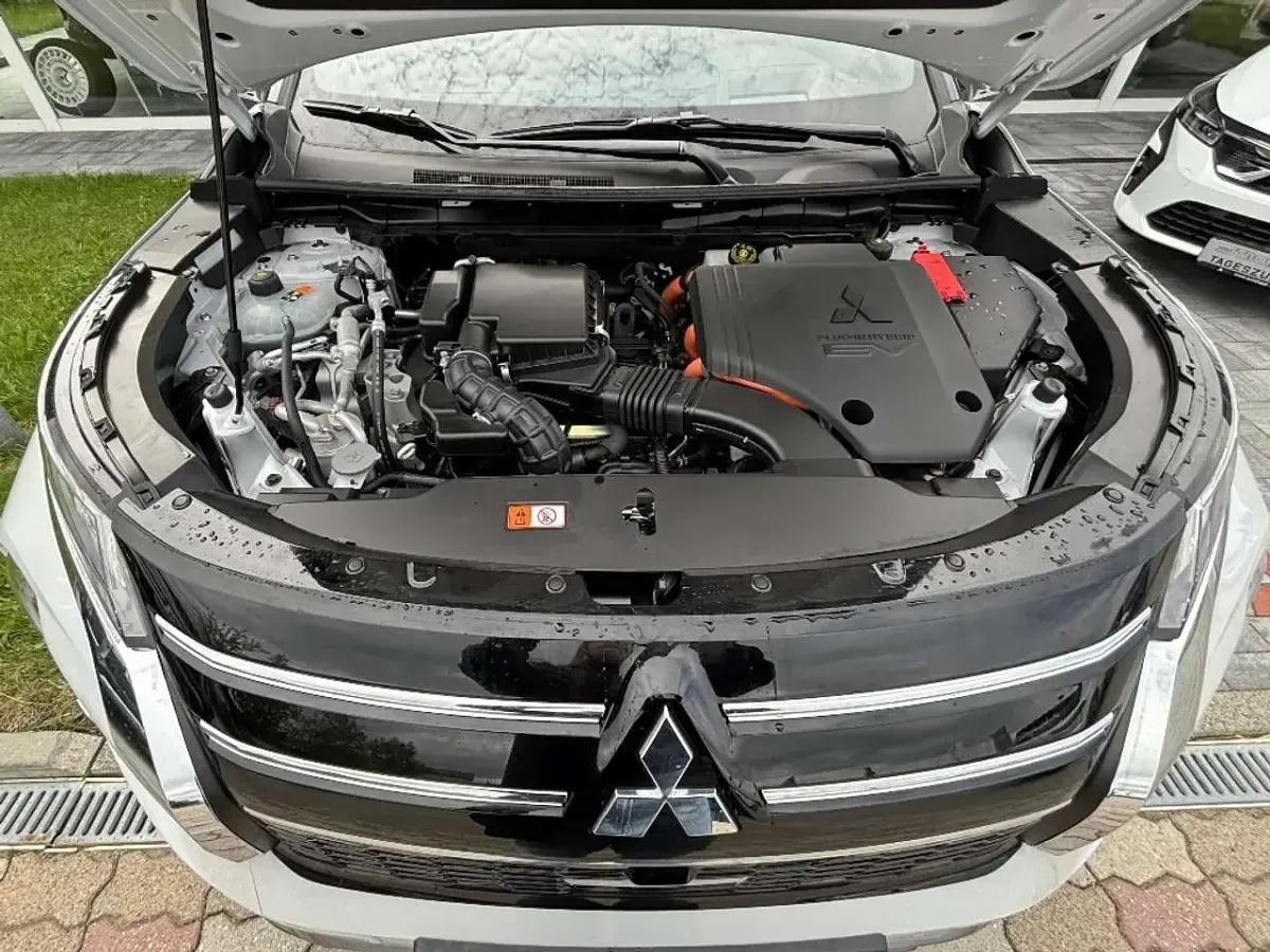 Neu Mitsubishi Outlander P-HEV Diamant Edition 306 PS (225 kW) 2026 Weiß SUV