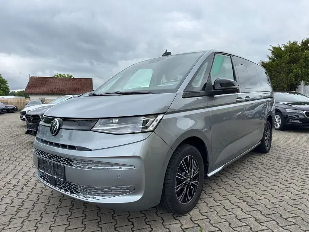 Gebraucht VW Multivan 150 PS (110 kW) 2024 Silber Van / Kleinbus