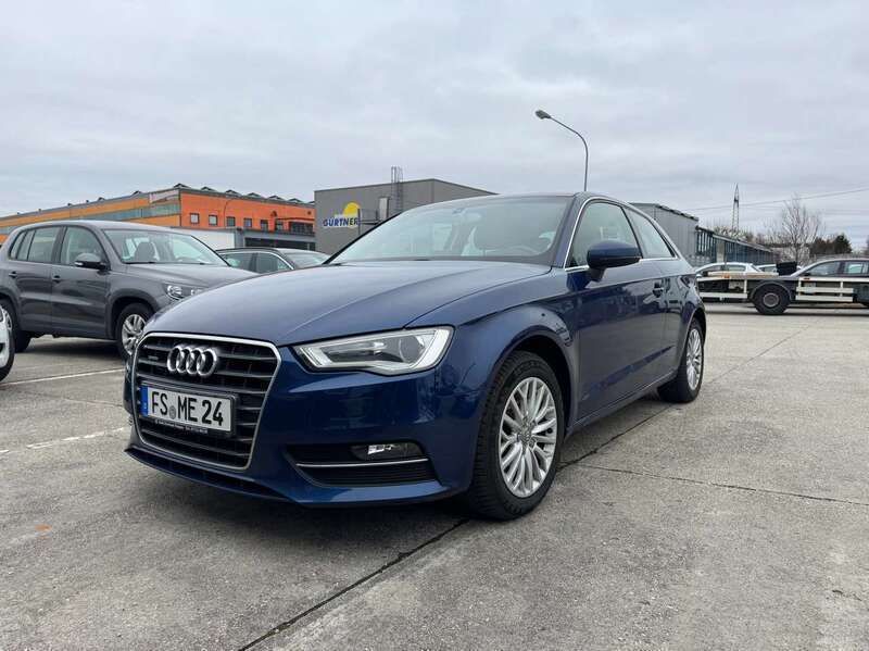 Scubablau metallic Gebraucht 2013 Audi A3 Ambiente Kleinwagen | 7.590 € (Superpreis) - Bild 1/4