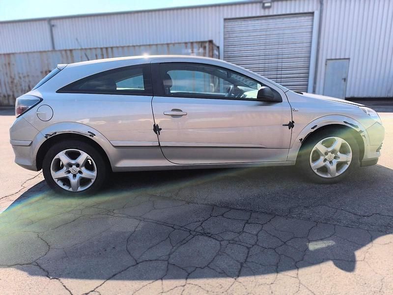 Gebraucht Opel Astra GTC 116 PS (85 kW) 2007 Silber Coupé