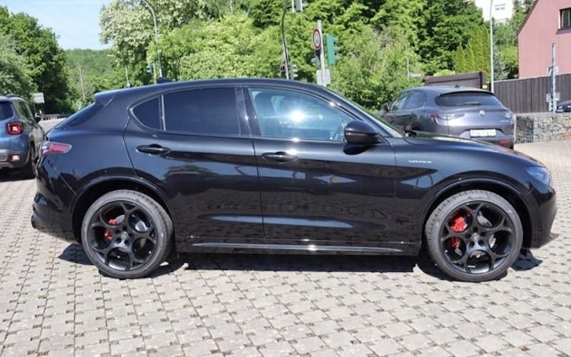 Neu Alfa Romeo Stelvio Veloce 280 PS (205 kW) 2025 Schwarz SUV